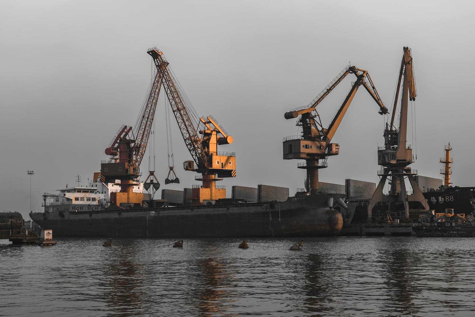 Export d'engins: les points qui sécurisent une livraison internationale